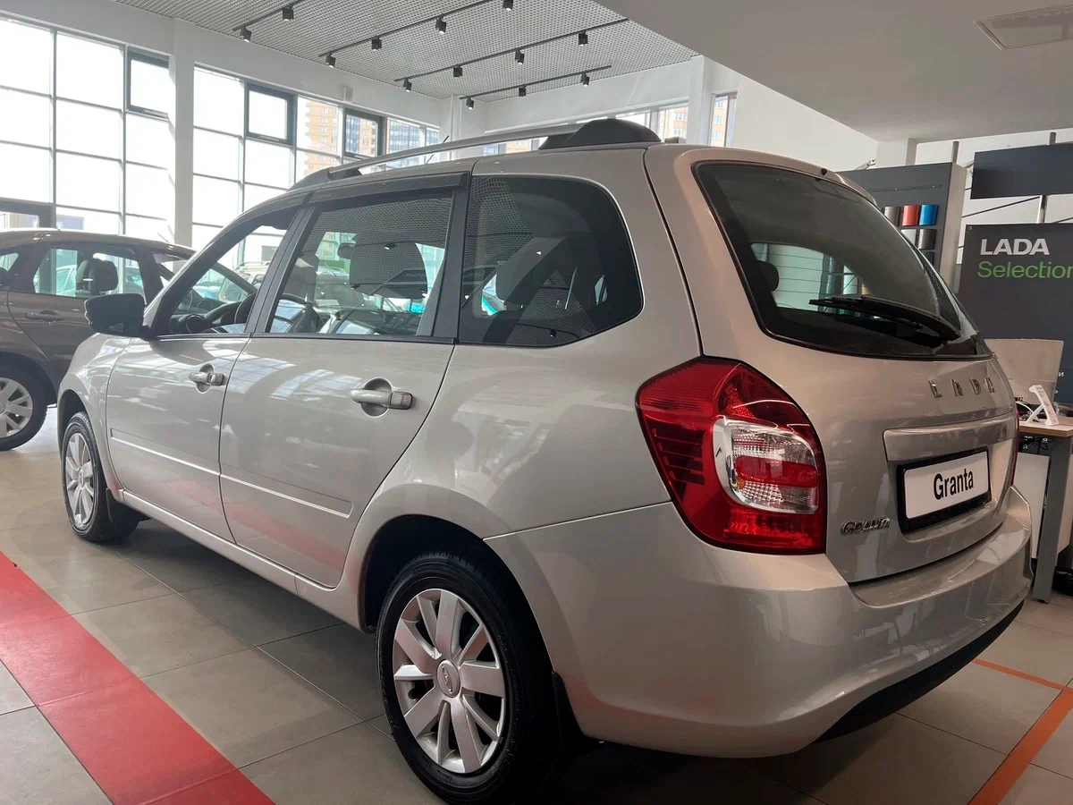 Lada Granta Универсал - фото №2